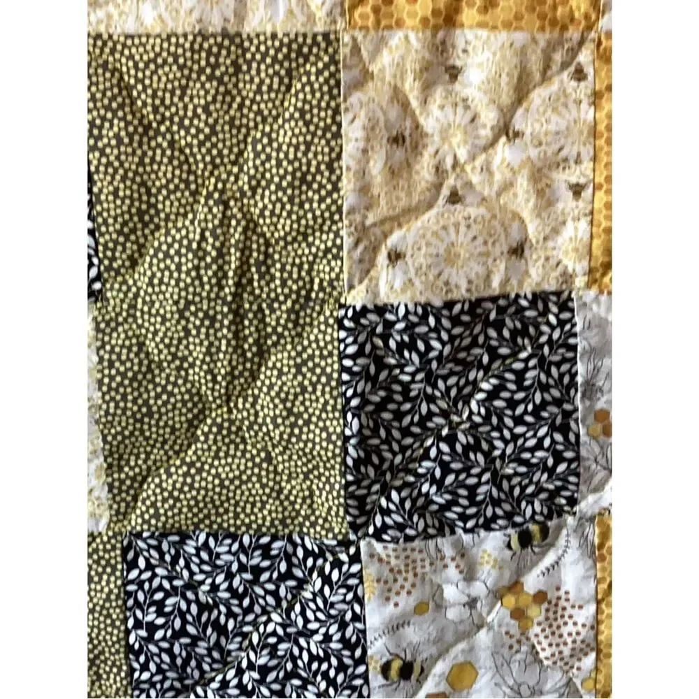 NWT. Hand Crafted Honey Bees Quilt